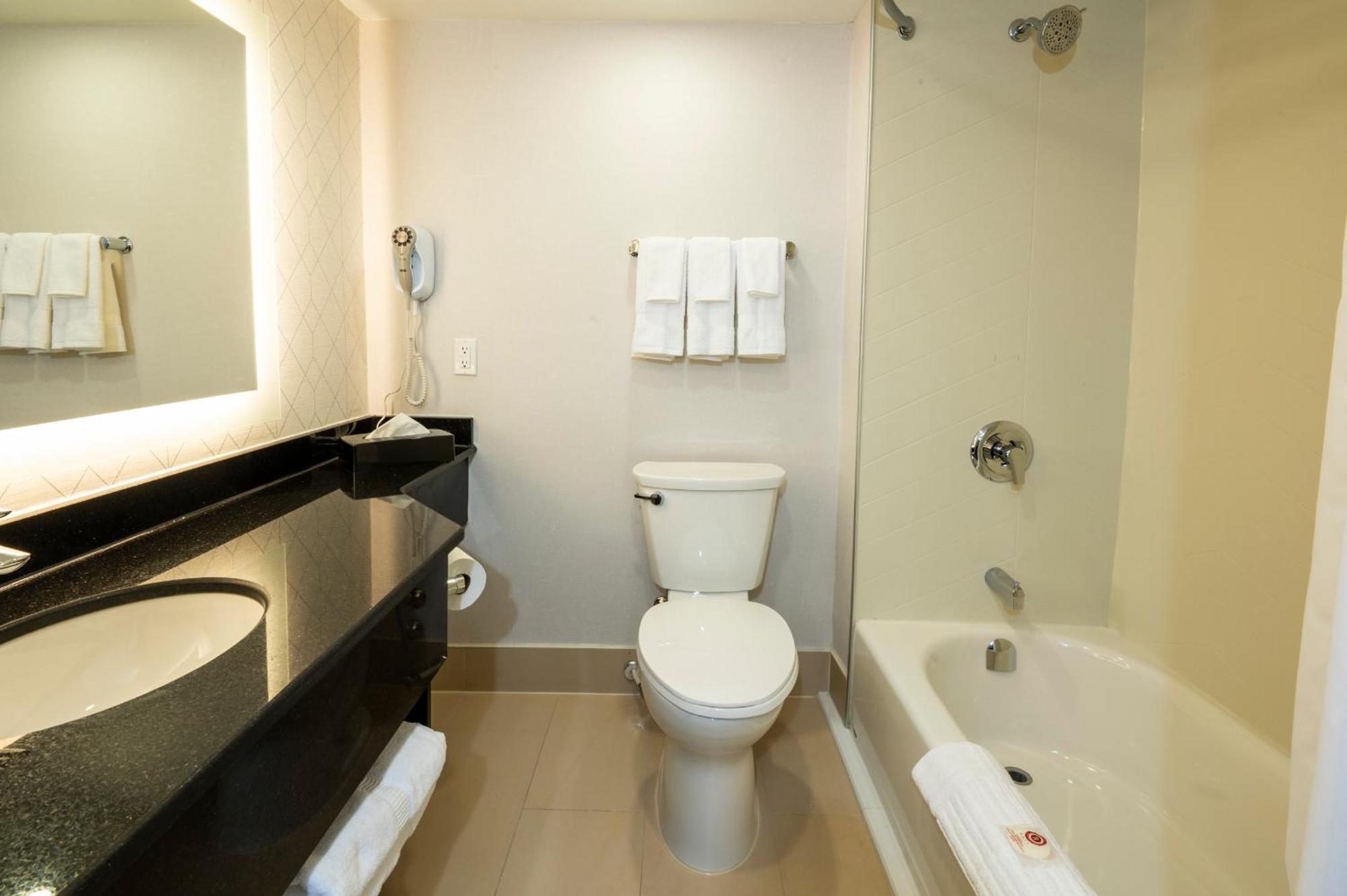 Comfort & Conference Centre Airport Inn