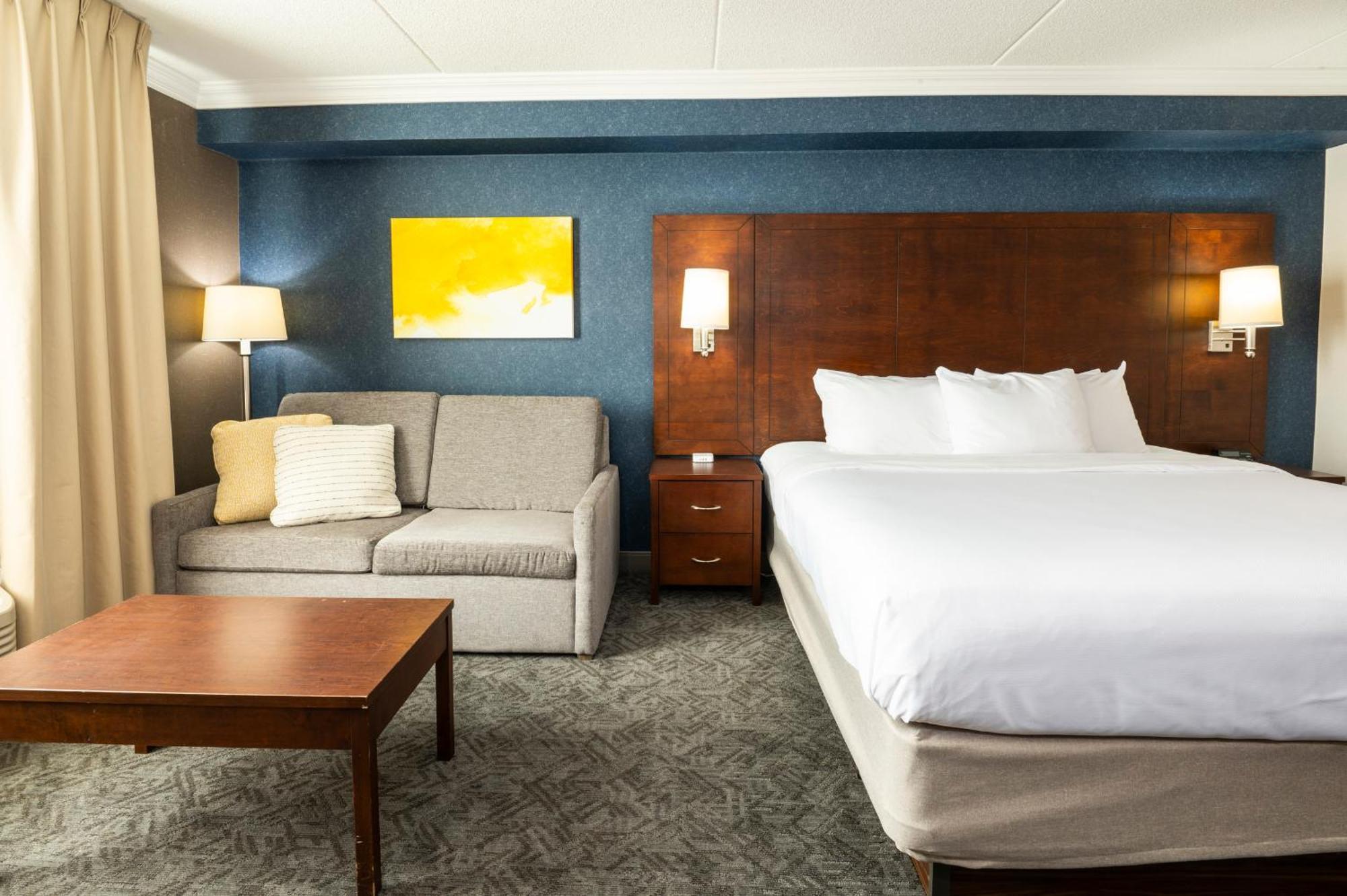 Comfort & Conference Centre Airport 3* Toronto