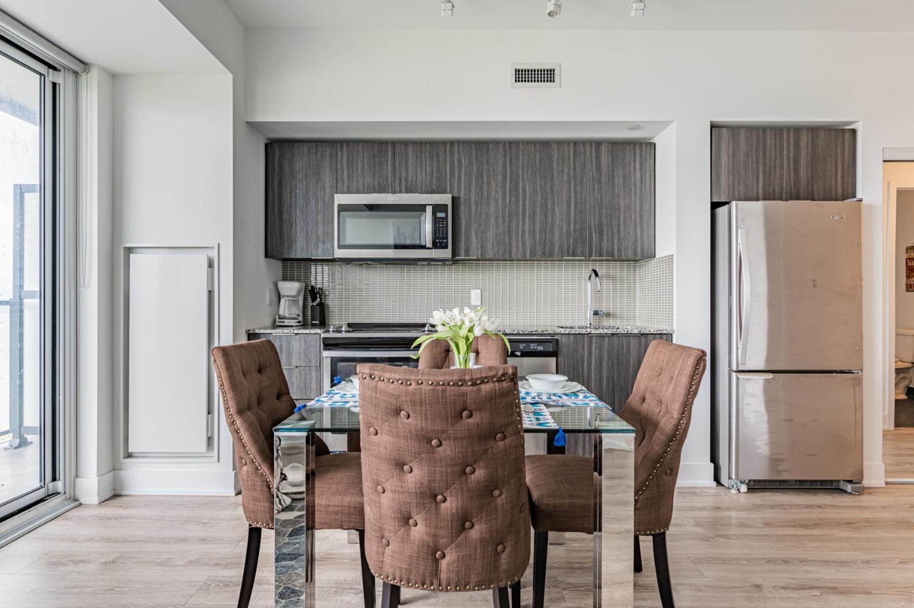 Luxury Close To Rogers Center In Downtown Core Toronto