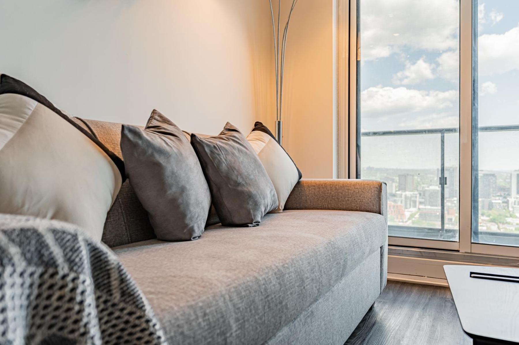 Luxury Close To Rogers Center In Downtown Core