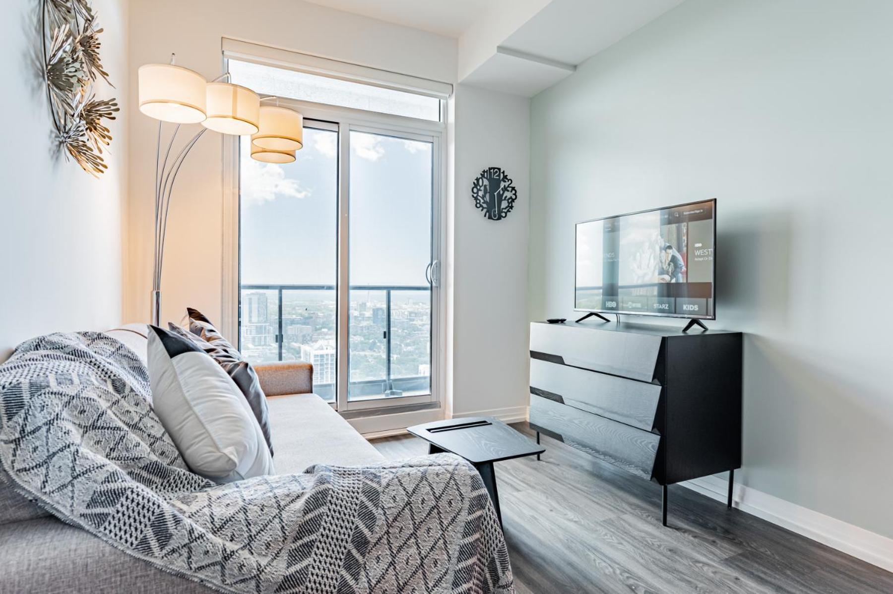 Luxury Close To Rogers Center In Downtown Core *