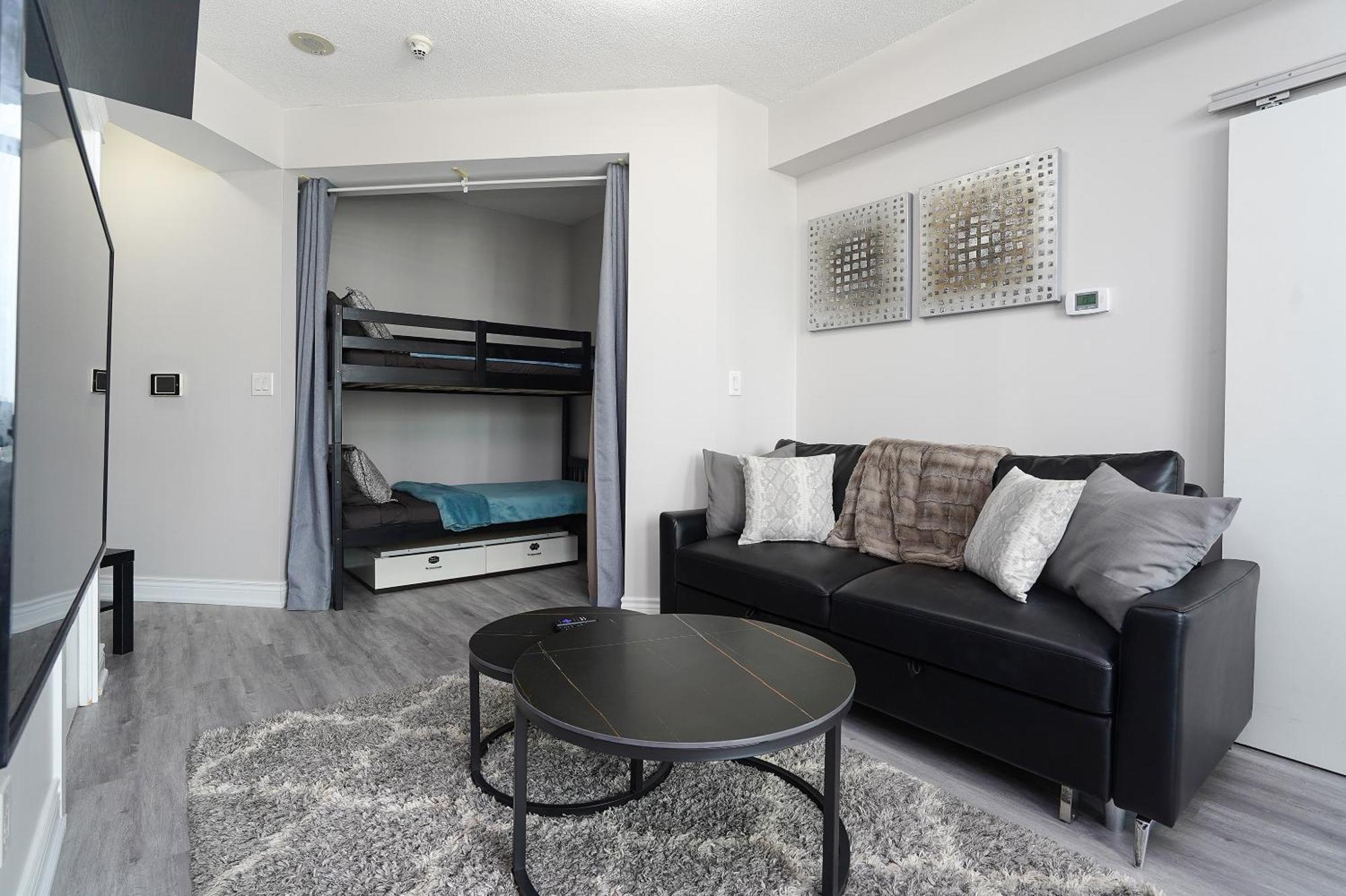 Simply Comfort Suites - One Den With Scotiabank Arena View Apartment Toronto