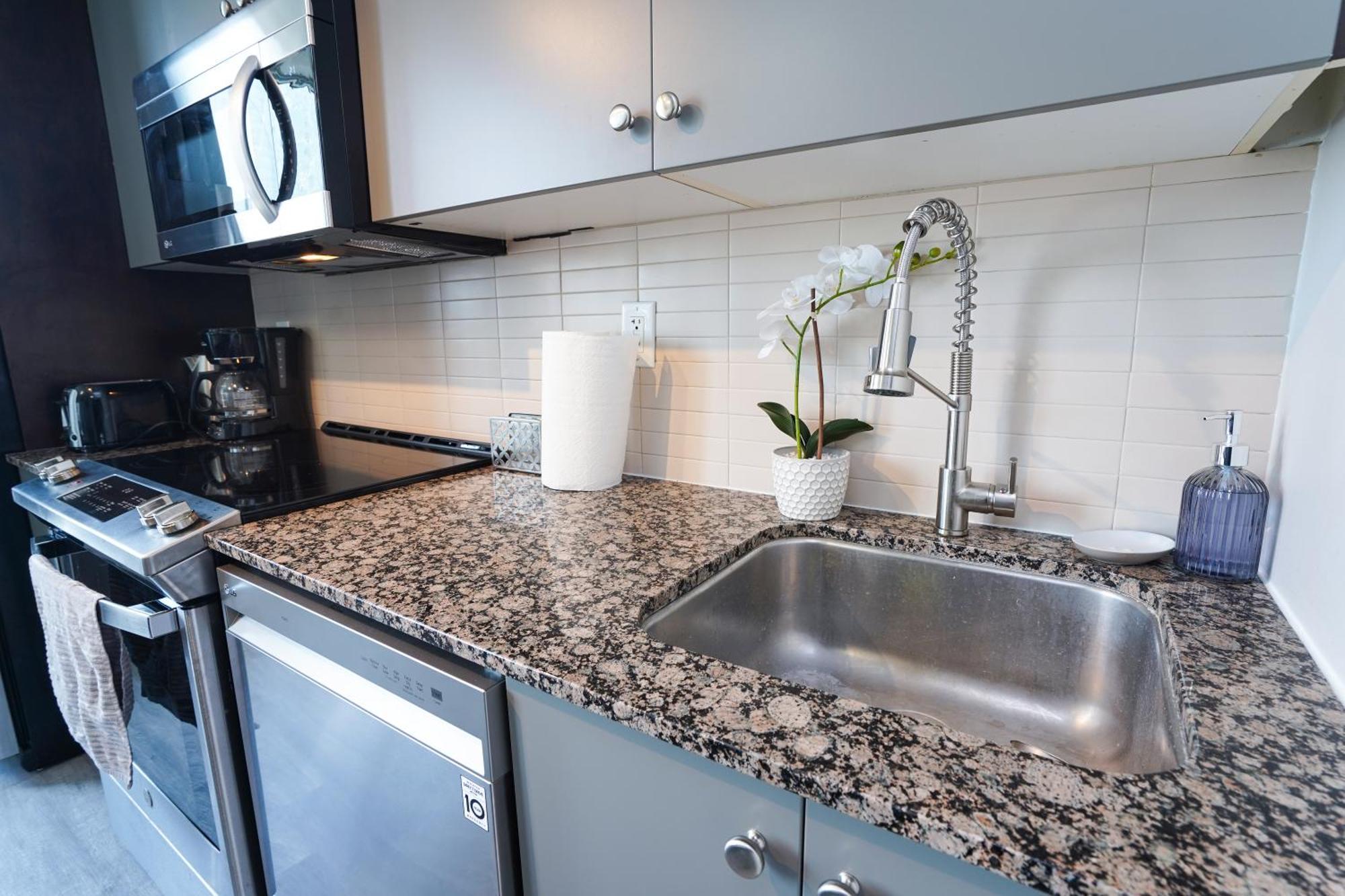 Apartment Simply Comfort Suites - One Den With Scotiabank Arena View