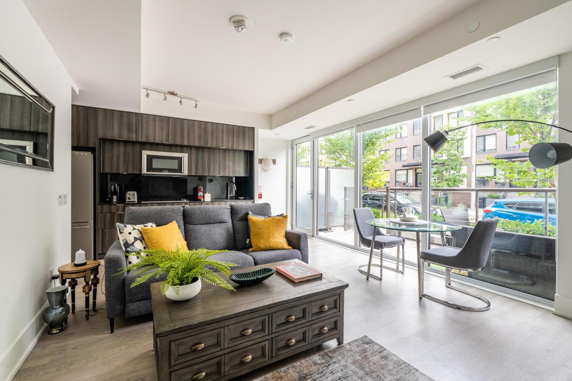 Apartment Spacious Corner Downtown *