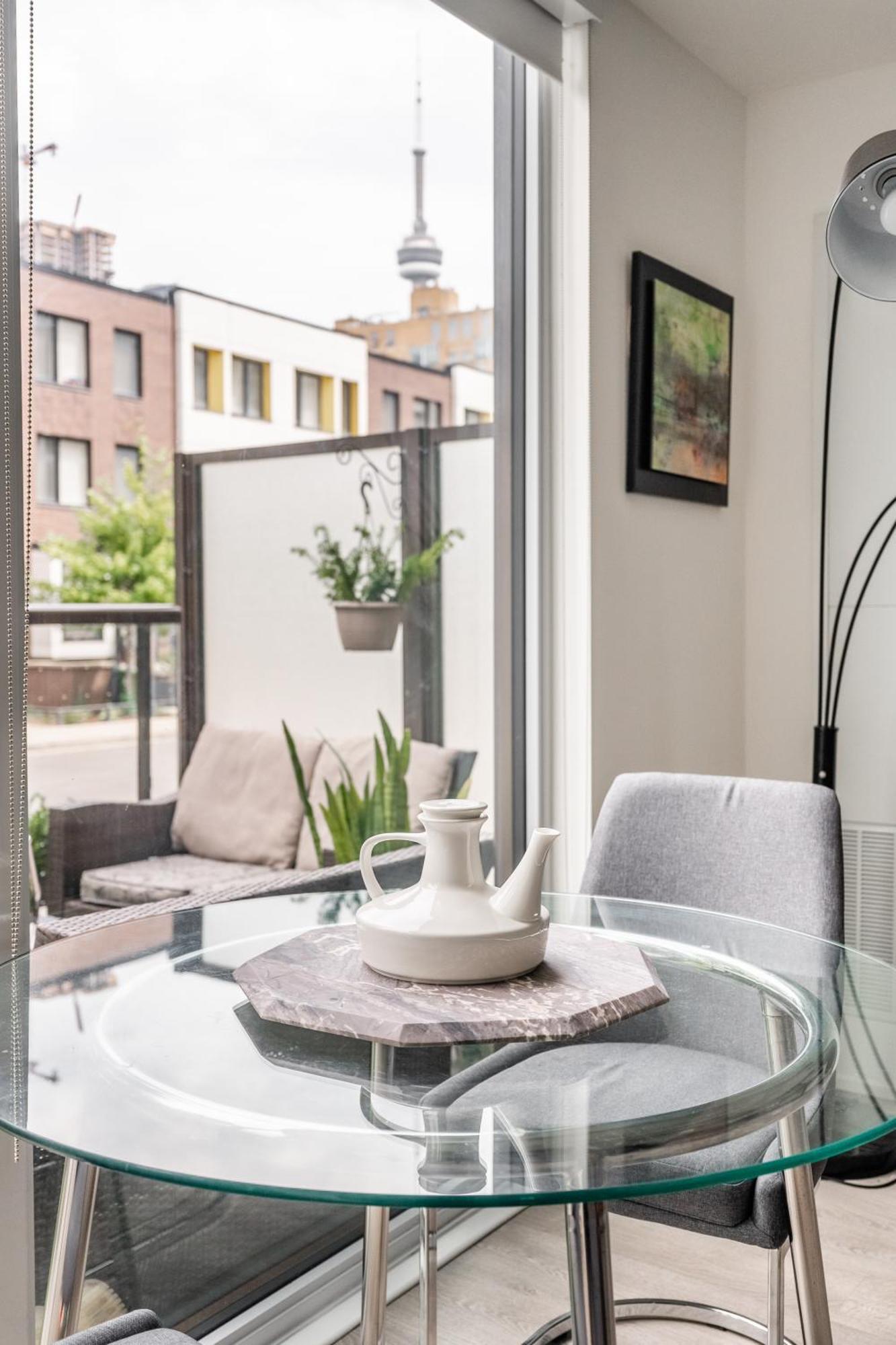 Spacious Corner Downtown Apartment