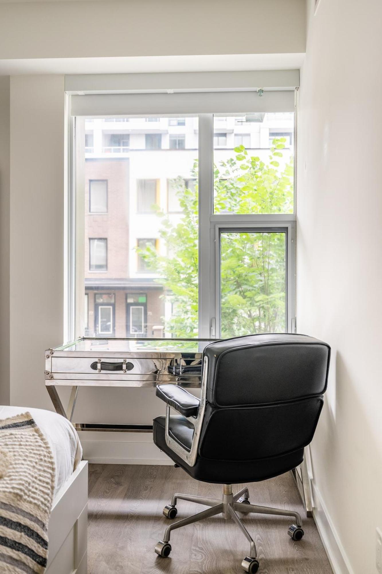 Spacious Corner Downtown *