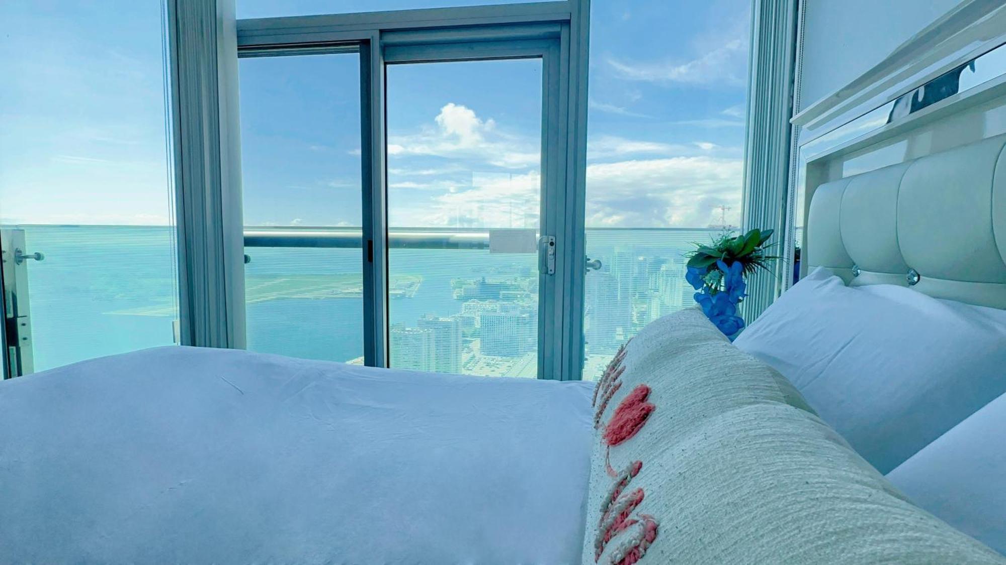 Superior 49th Floor 3 Bedroom With Cn Tower And View Hotel *