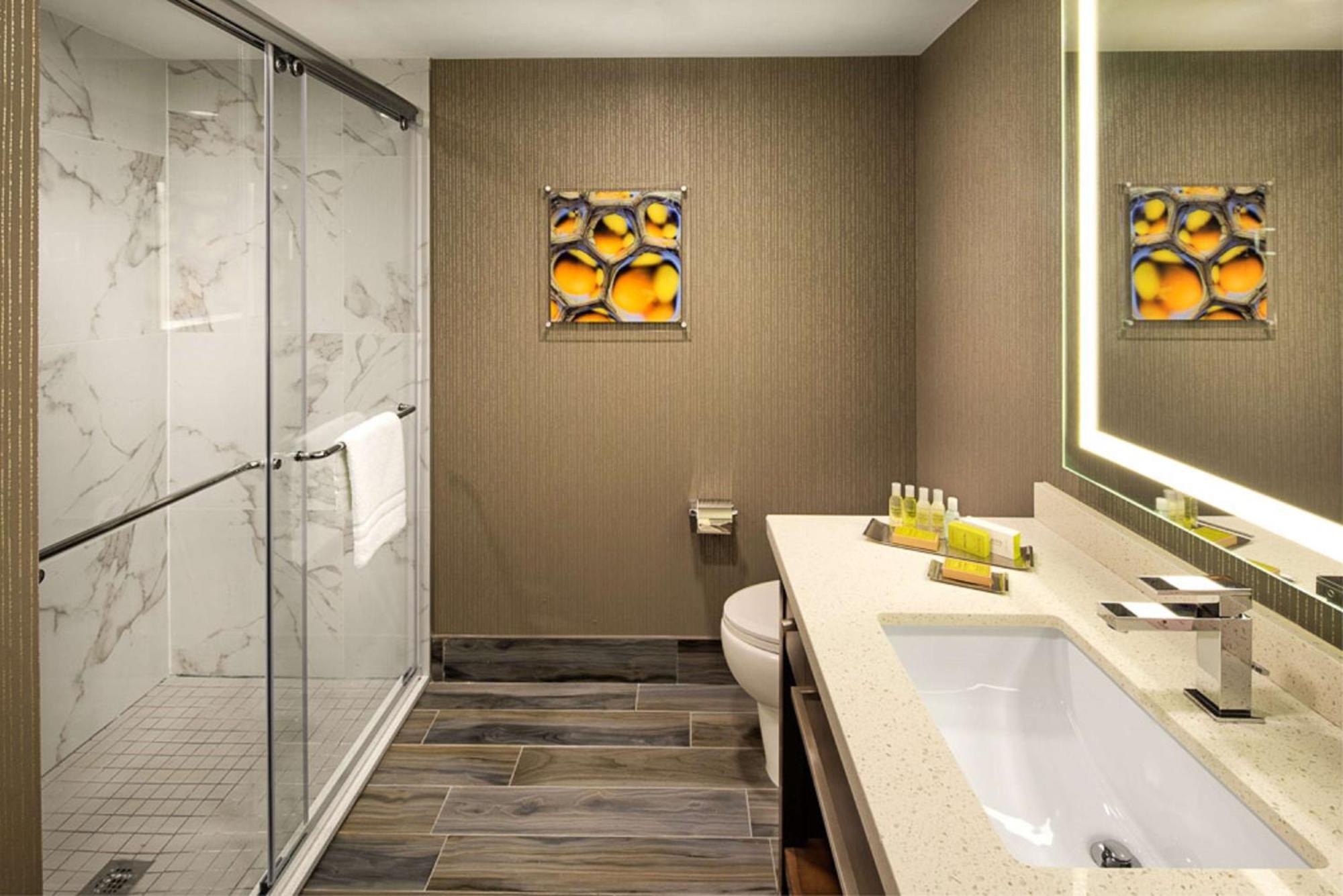 Doubletree By Hilton Airport, On 4*