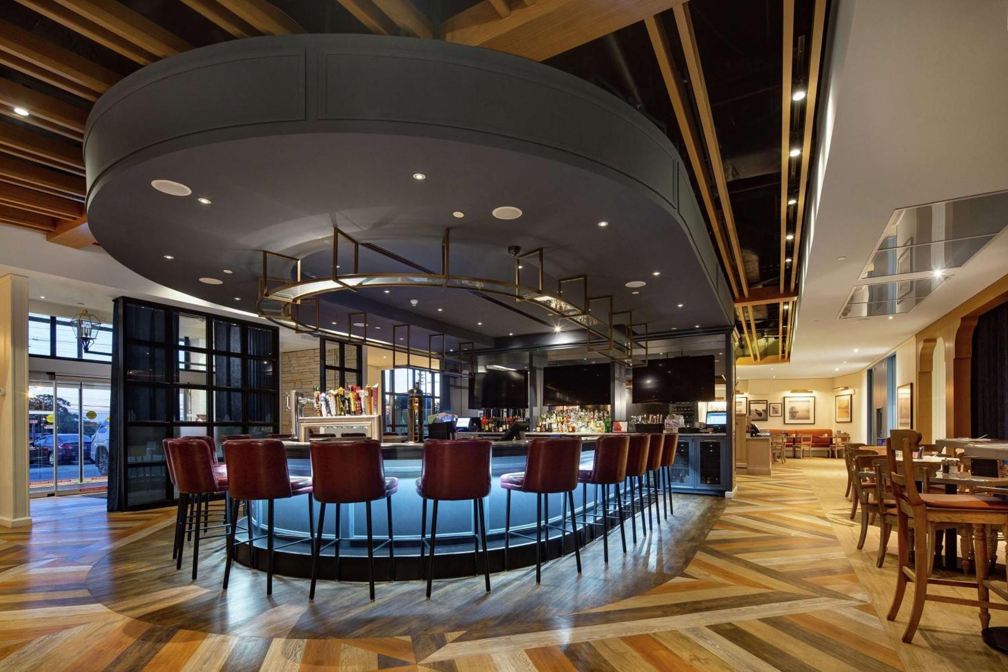 Doubletree By Hilton Airport, On