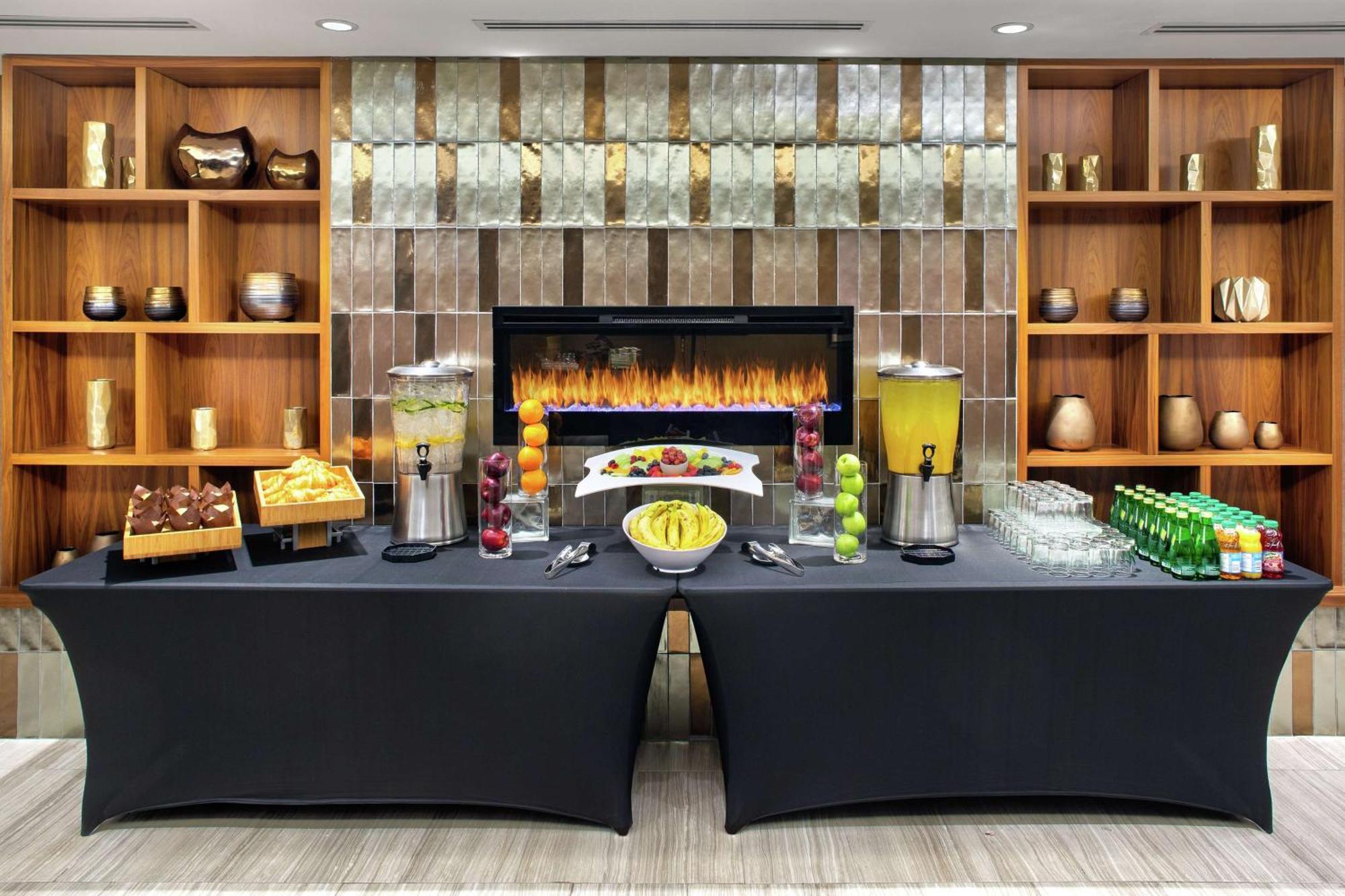 Hotel Doubletree By Hilton Airport, On Toronto