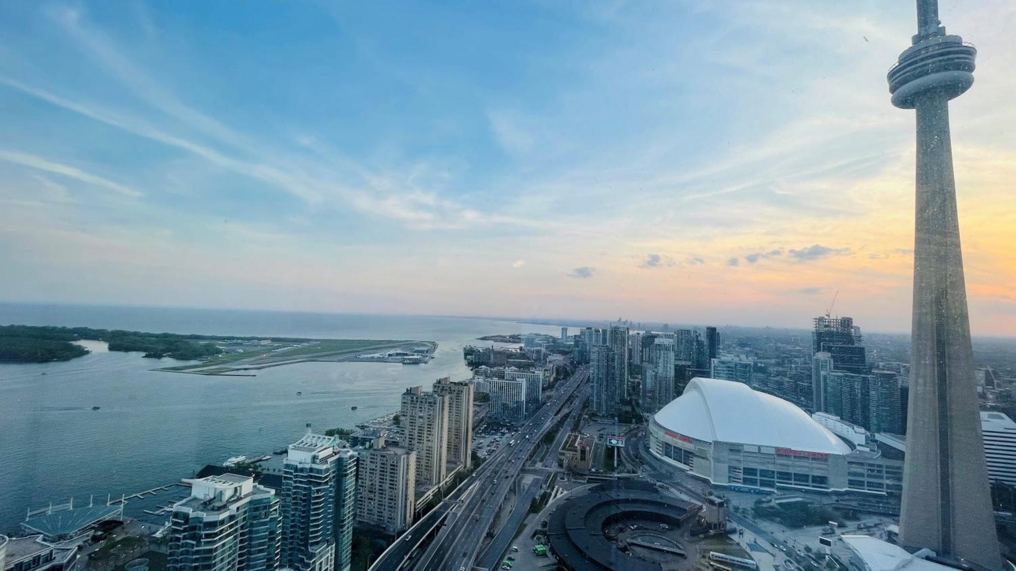 Superior 49th Floor 3 Bedroom With Cn Tower And View * Toronto
