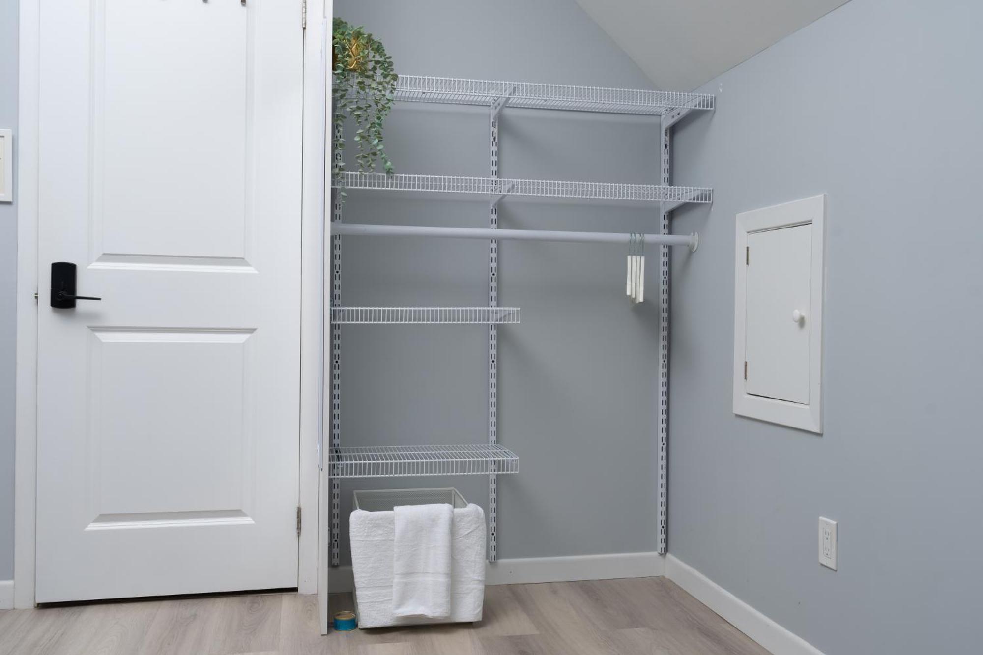 Close To Mall With Private Toilet, Free Wi-fi And Parking Toronto