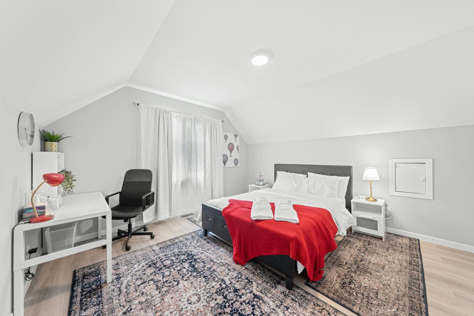 Close To Mall With Private Toilet, Free Wi-fi And Parking
