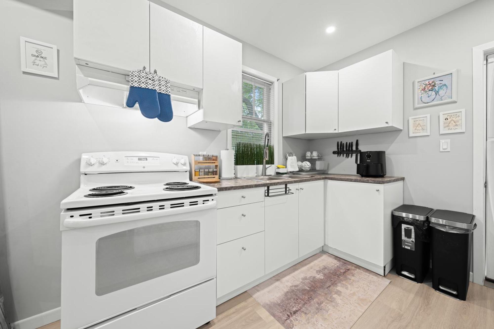 Homestay Close To Mall With Private Toilet, Free Wi-fi And Parking Toronto