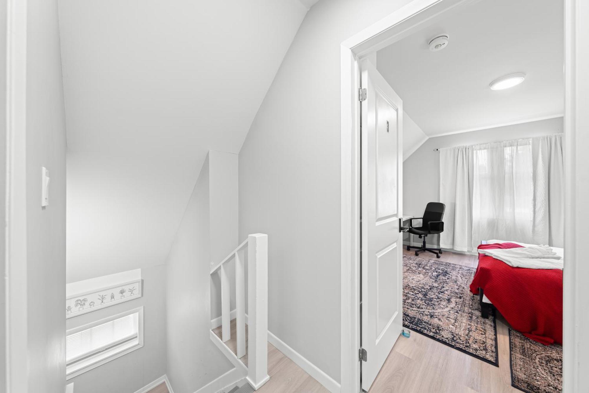 Homestay Close To Mall With Private Toilet, Free Wi-fi And Parking *
