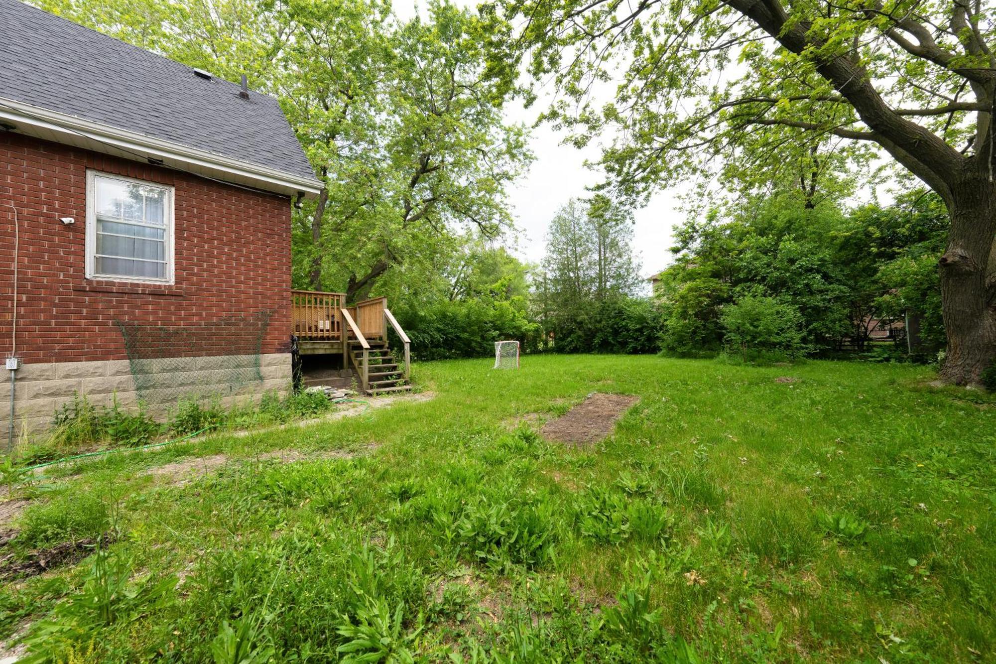 Close To Mall With Private Toilet, Free Wi-fi And Parking *