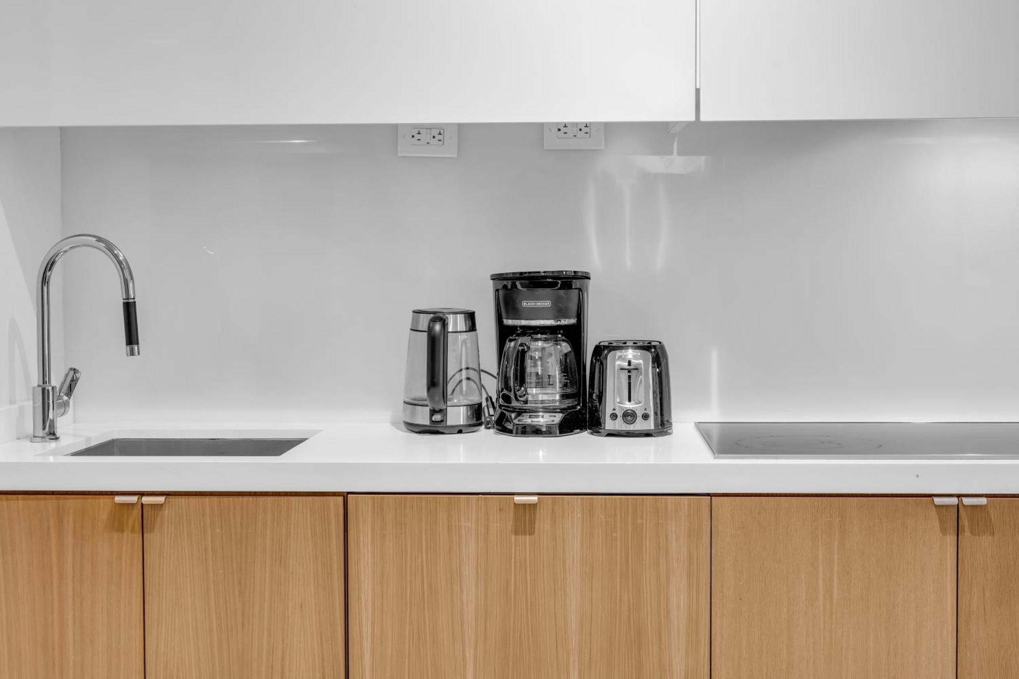 Spadina Modern Apartment