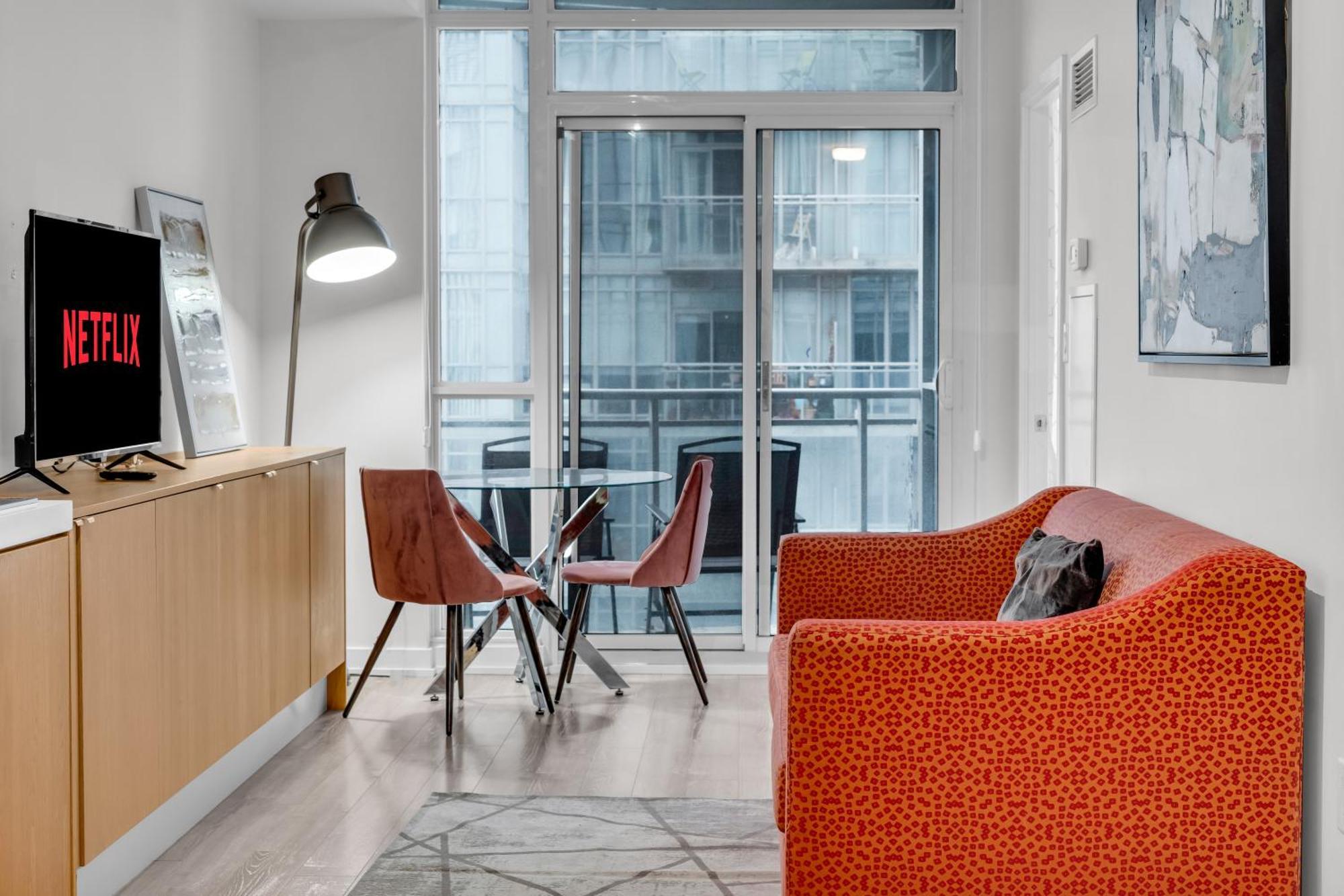Spadina Modern Apartment