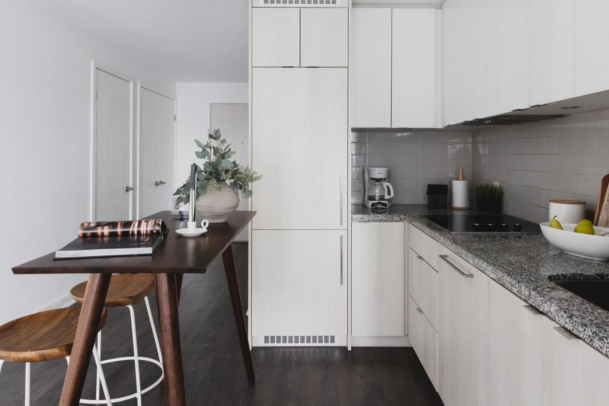Lovely In Heart Of Downtown B3 Apartment *