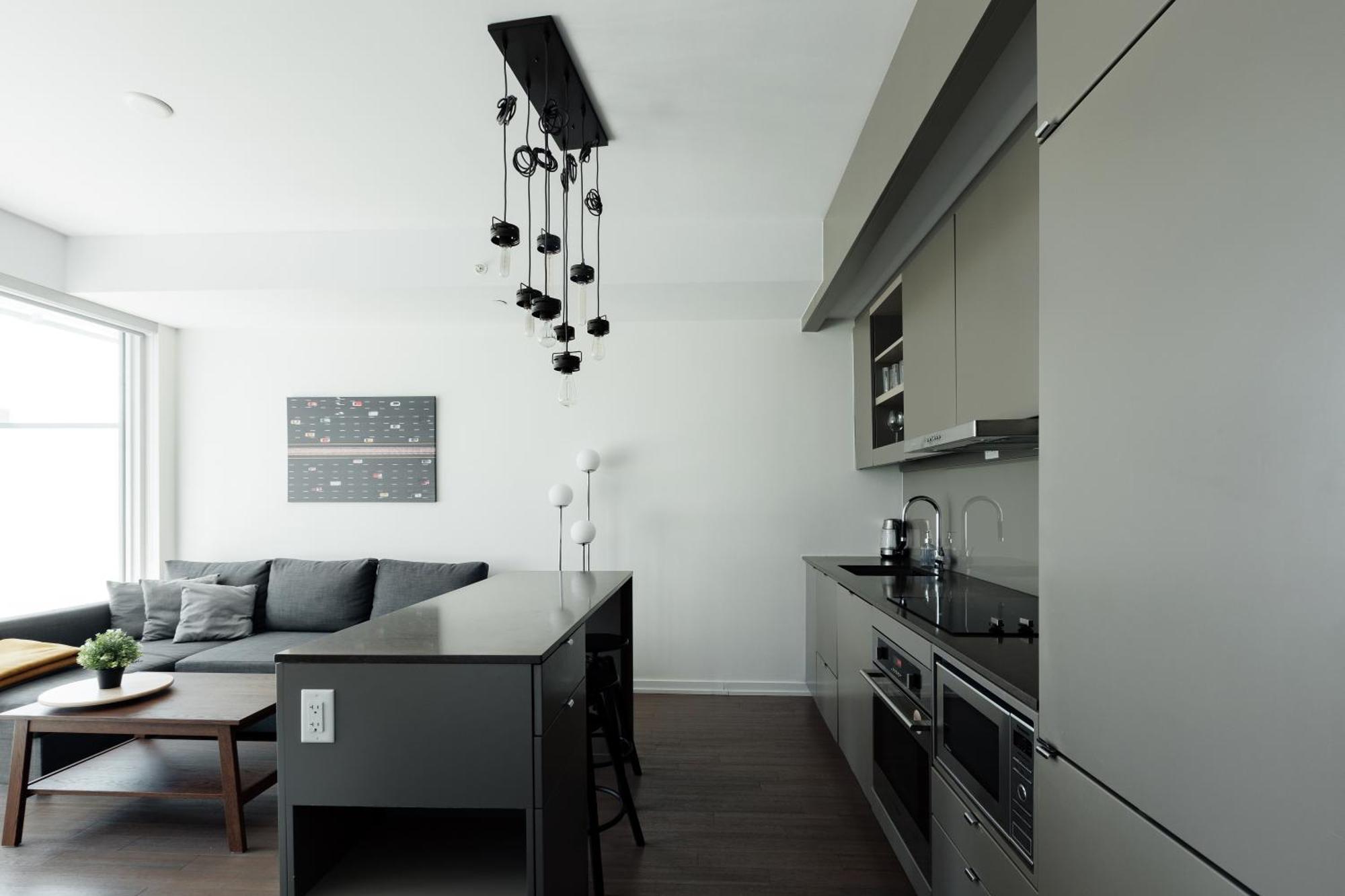 Luxury W/fascinating View&free Parking * Toronto
