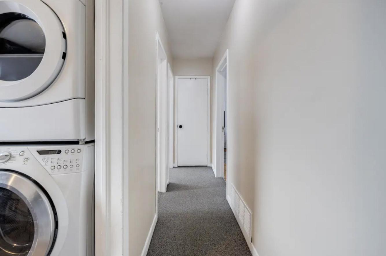 Apartment Eglinton West Guest