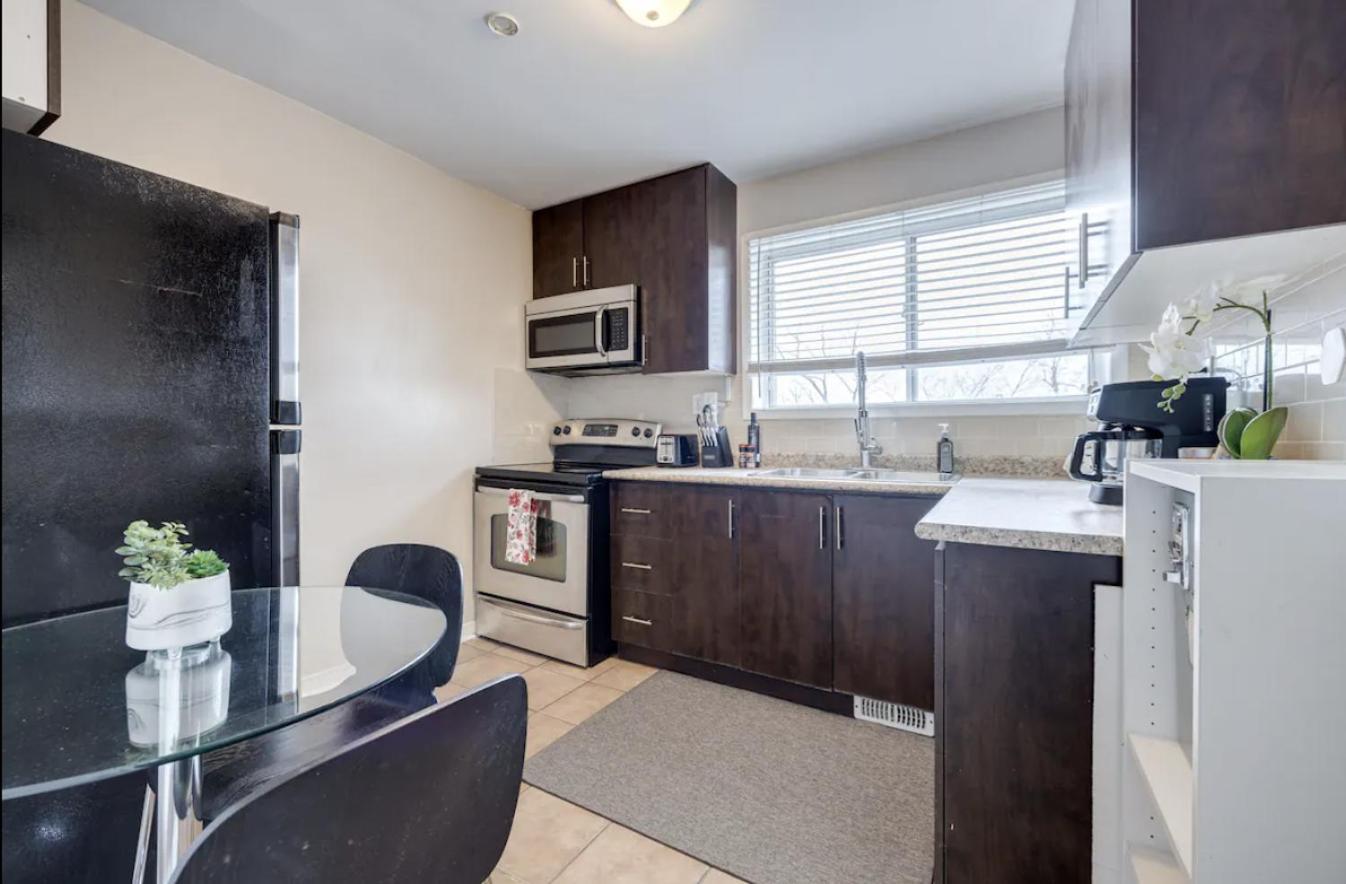 Apartment Eglinton West Guest *