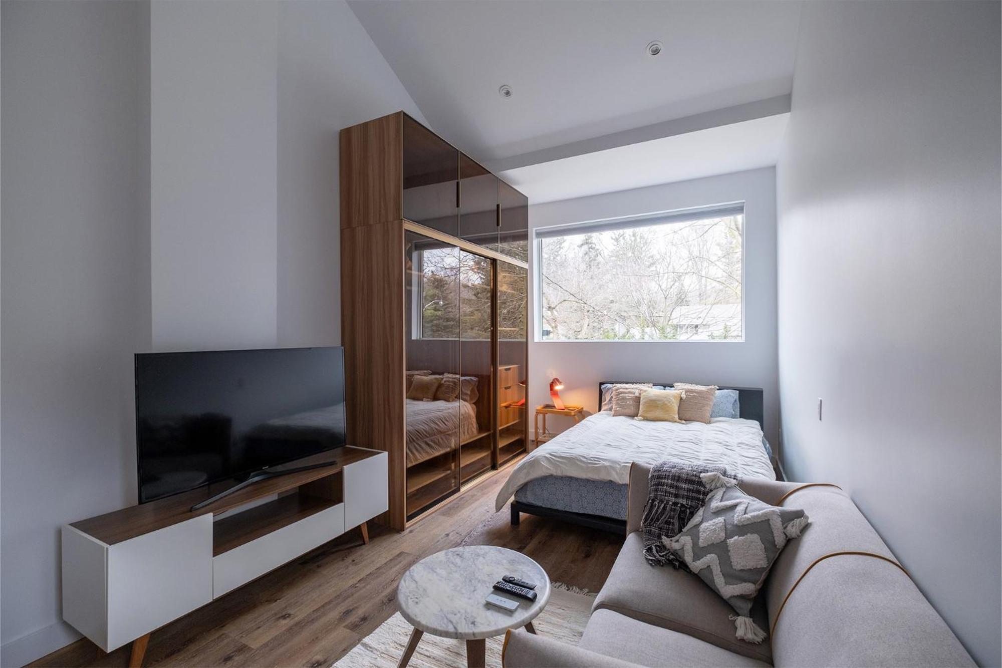 Queen Loft In Nature * Toronto