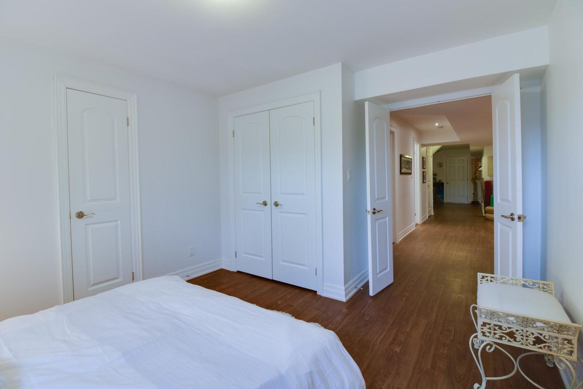 Apartment Large Unit With Free Parking, Wifi, 25 Minutes To Downtown