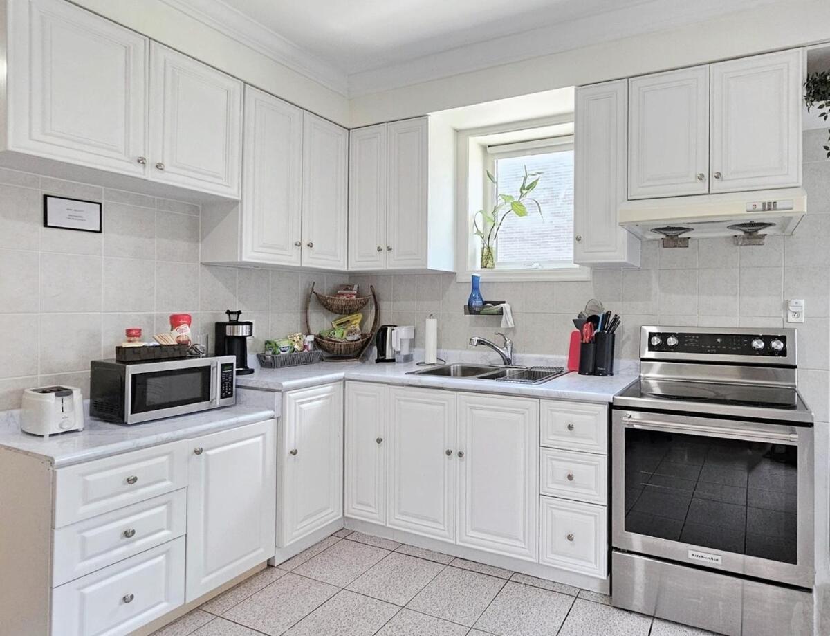 Apartment Mins Walk To Trinity Bellwood Park From Your Downtown *