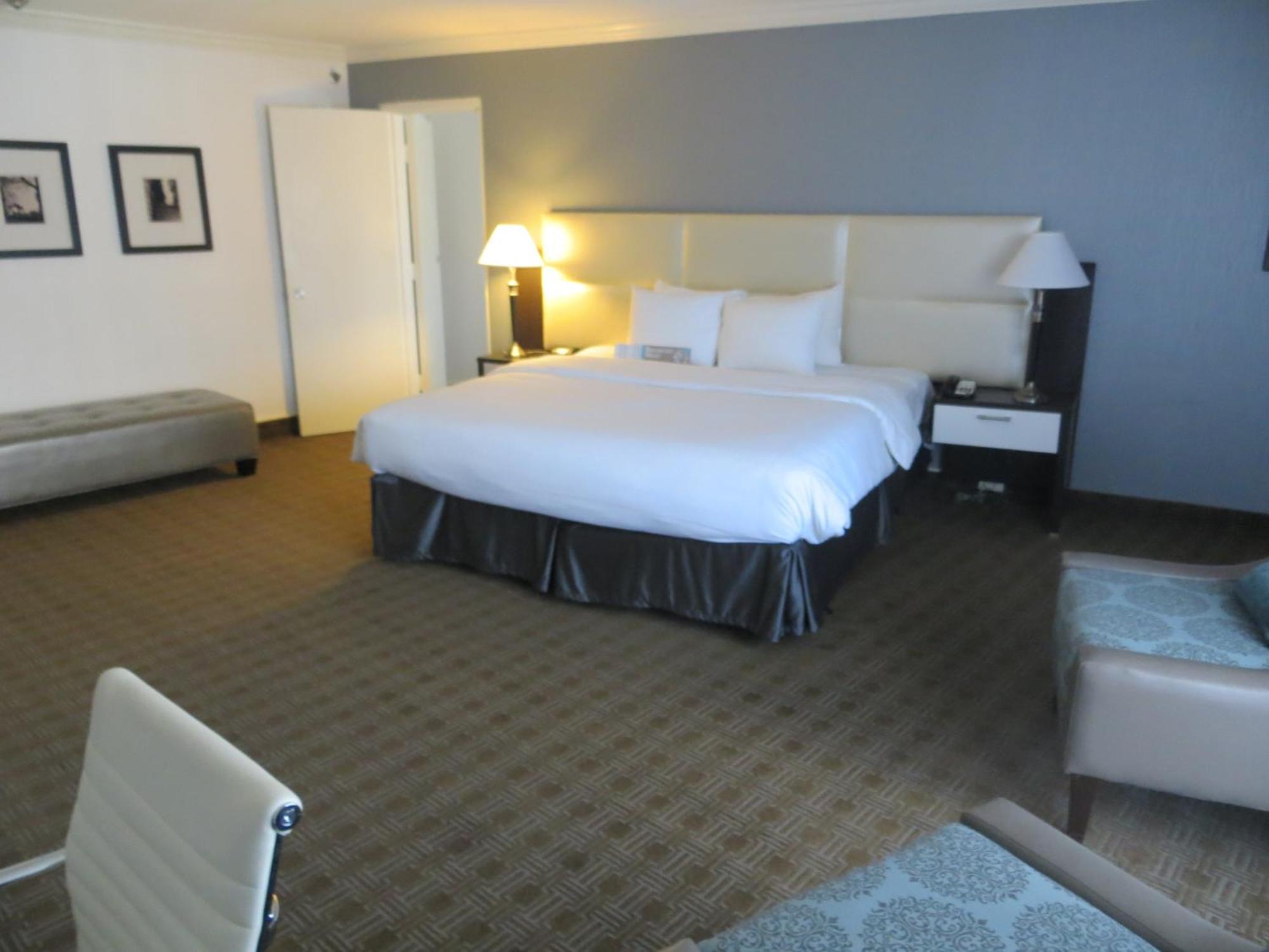 Hotel Don Valley And Toronto