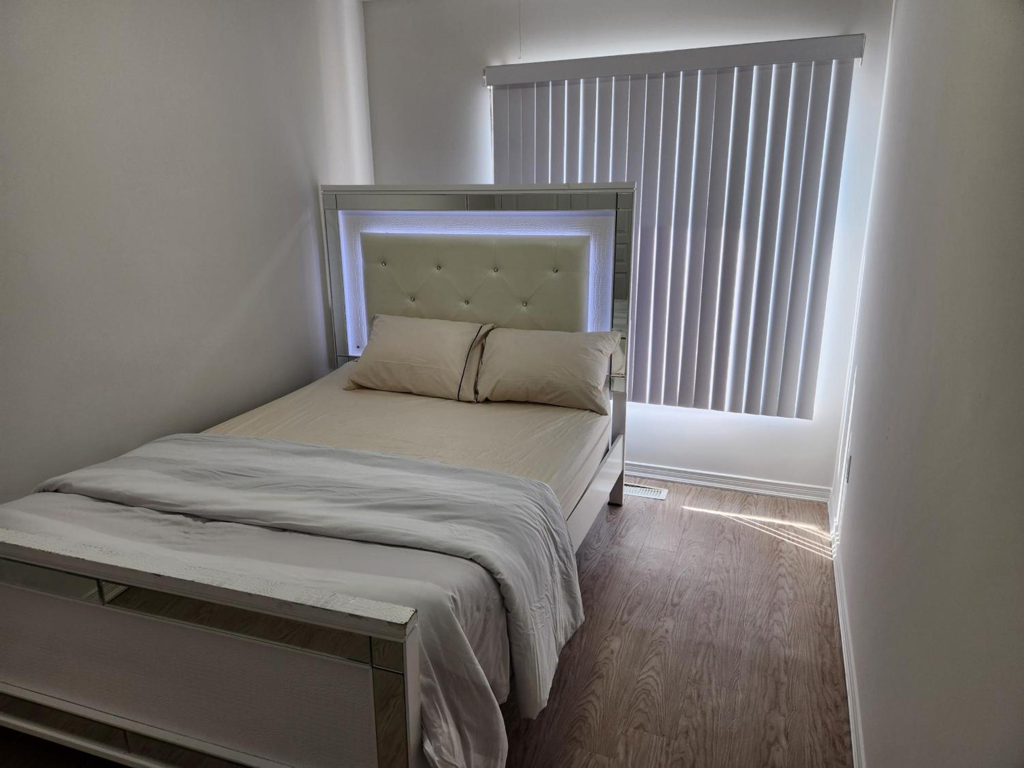 Apartment Modern Minimalist 2bedroom Toronto