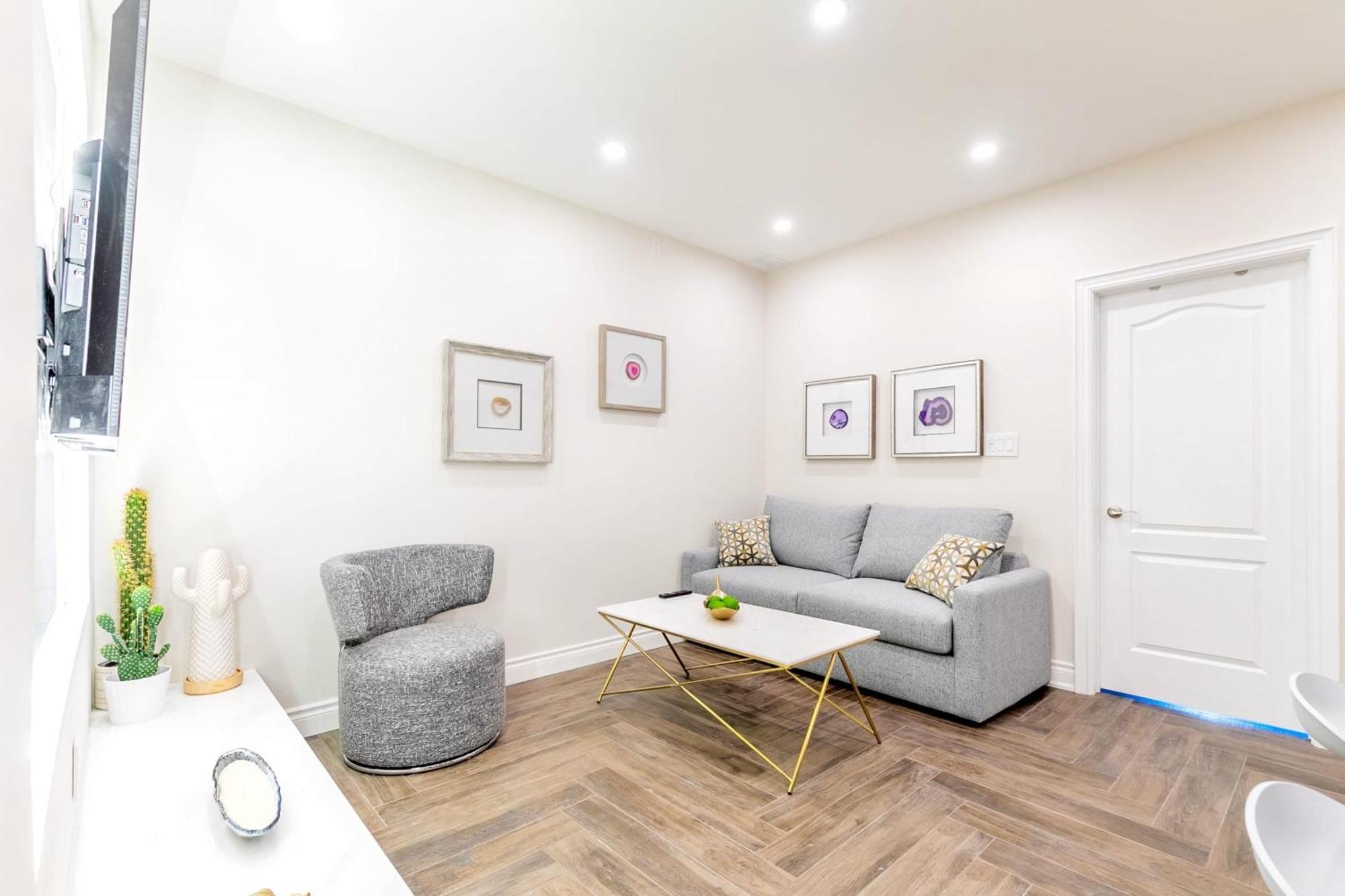 Holiday home Modern Pet-friendly Chinatown Toronto
