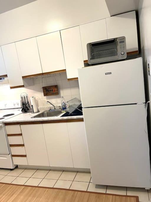 Vintage 2 Bed 2 Bath Distillery District *