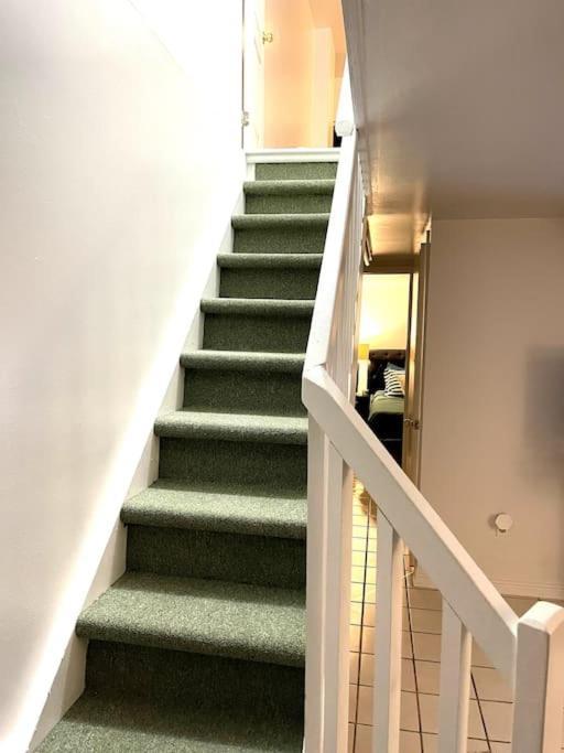 Apartment Vintage 2 Bed 2 Bath Distillery District