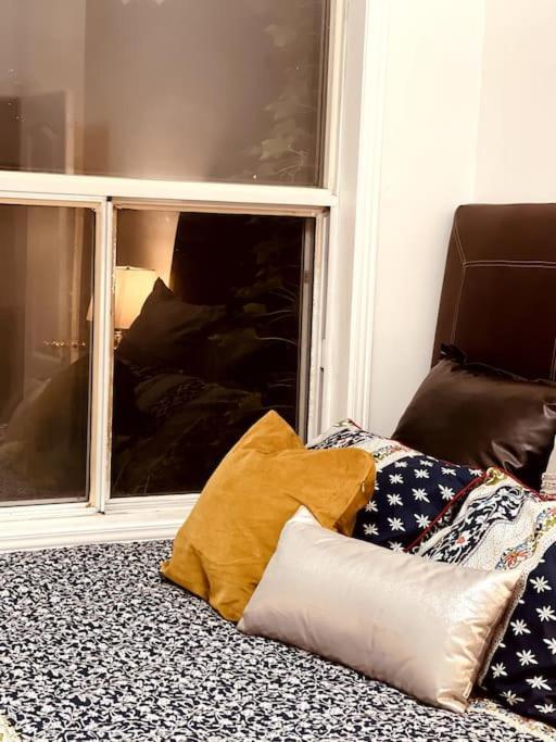 Vintage 2 Bed 2 Bath Distillery District Toronto