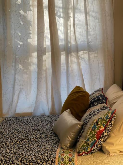 Vintage 2 Bed 2 Bath Distillery District *