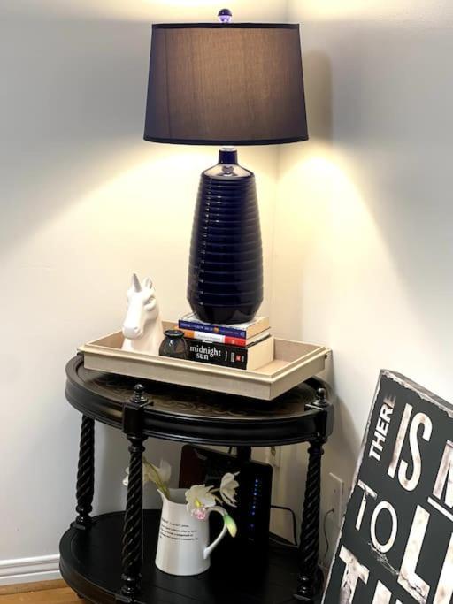 Apartment Vintage 2 Bed 2 Bath Distillery District