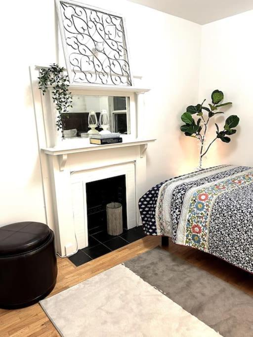 Vintage 2 Bed 2 Bath Distillery District *