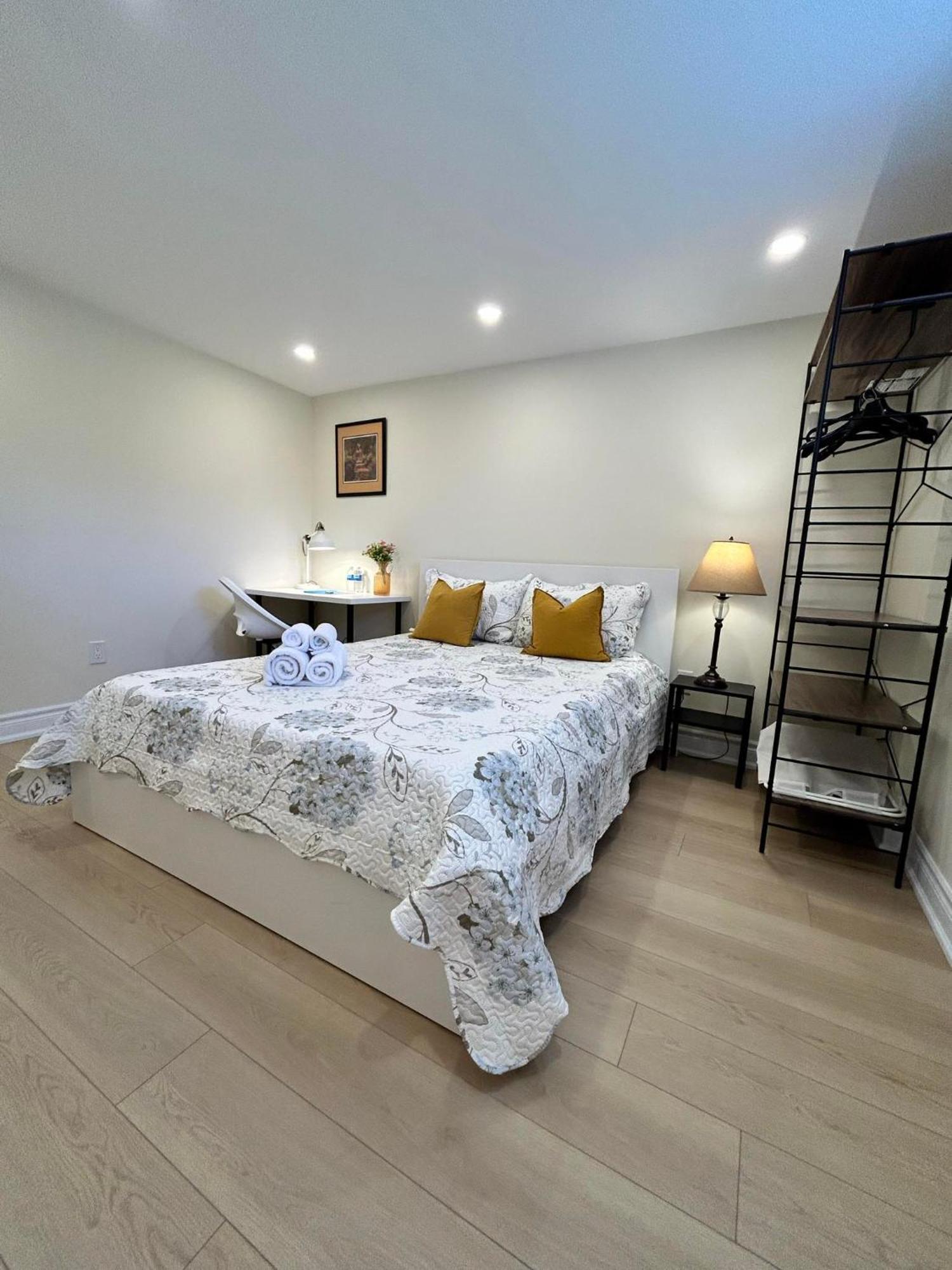 Brand New Lower With Exclusive Bathroom Privatunterkunft *