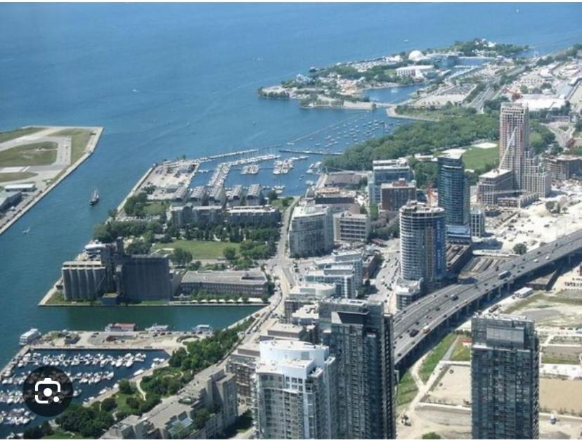 Million Dollar Lake-view - Harbourfront Spacious 2 Bedroom- 2 Bathroom Across The Lake With Stunning Lake View With Free Parking! Apartment