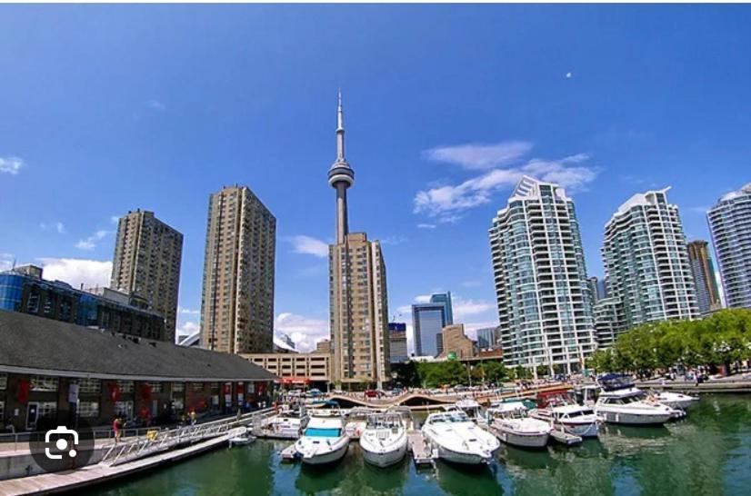 Million Dollar Lake-view - Harbourfront Spacious 2 Bedroom- 2 Bathroom Across The Lake With Stunning Lake View With Free Parking! Apartment Toronto