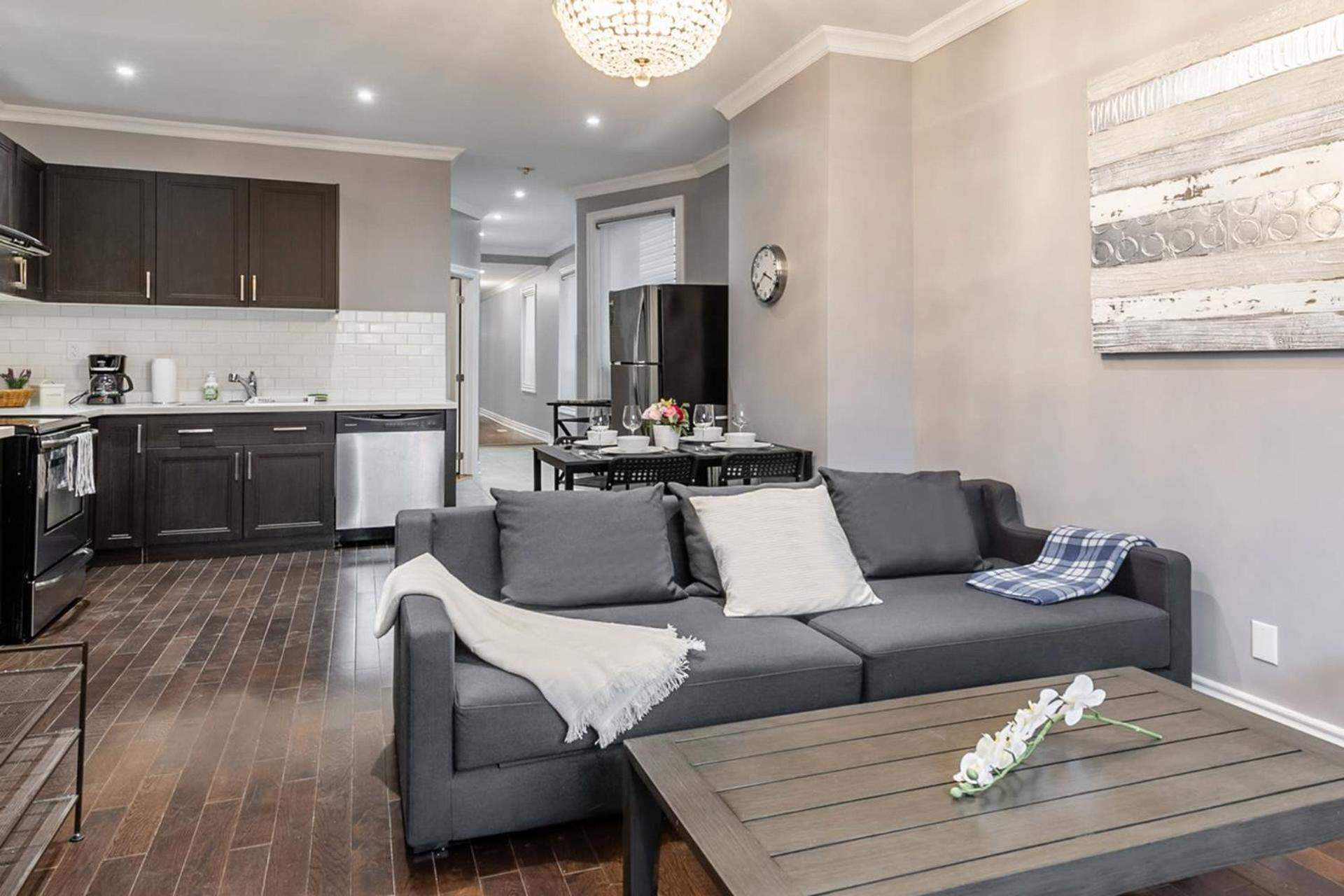 Pet-friendly On Ossington Ave *