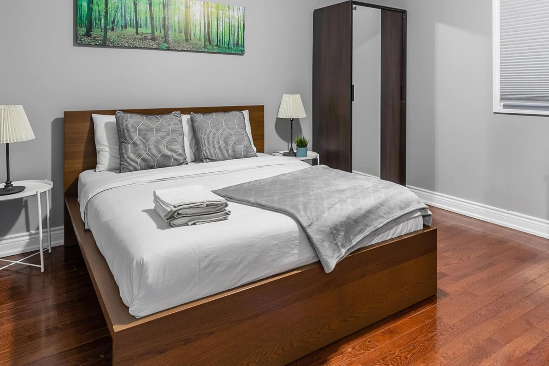 Pet-friendly On Ossington Ave Apartment