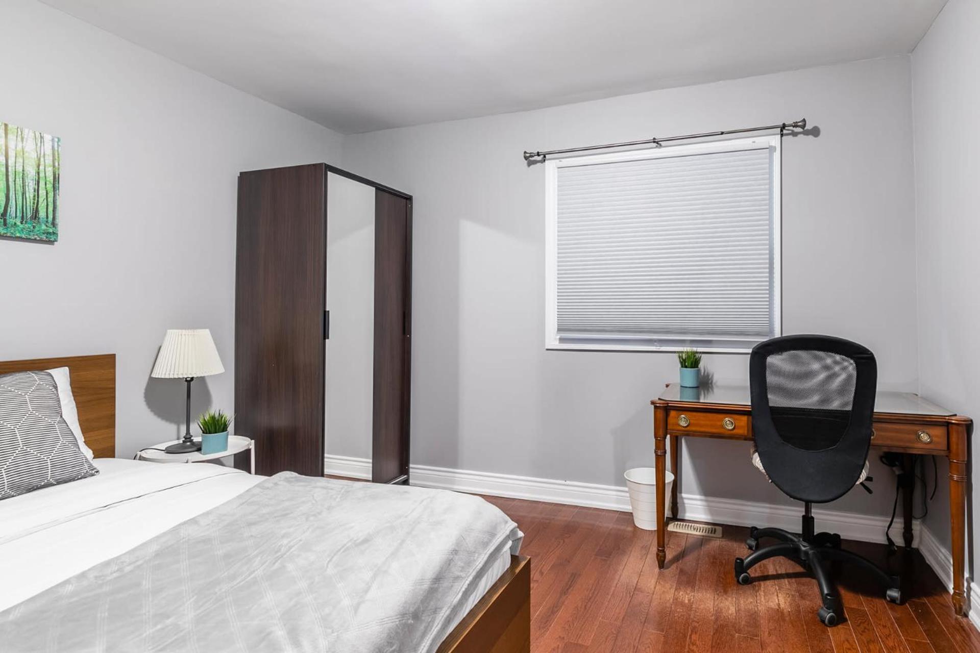 Apartment Pet-friendly On Ossington Ave Toronto
