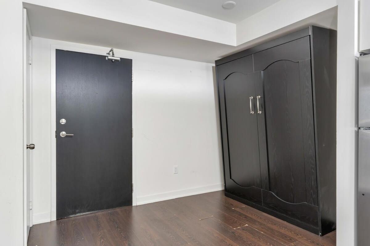 Stylish Downtown 99 Walk Score Apartment Toronto
