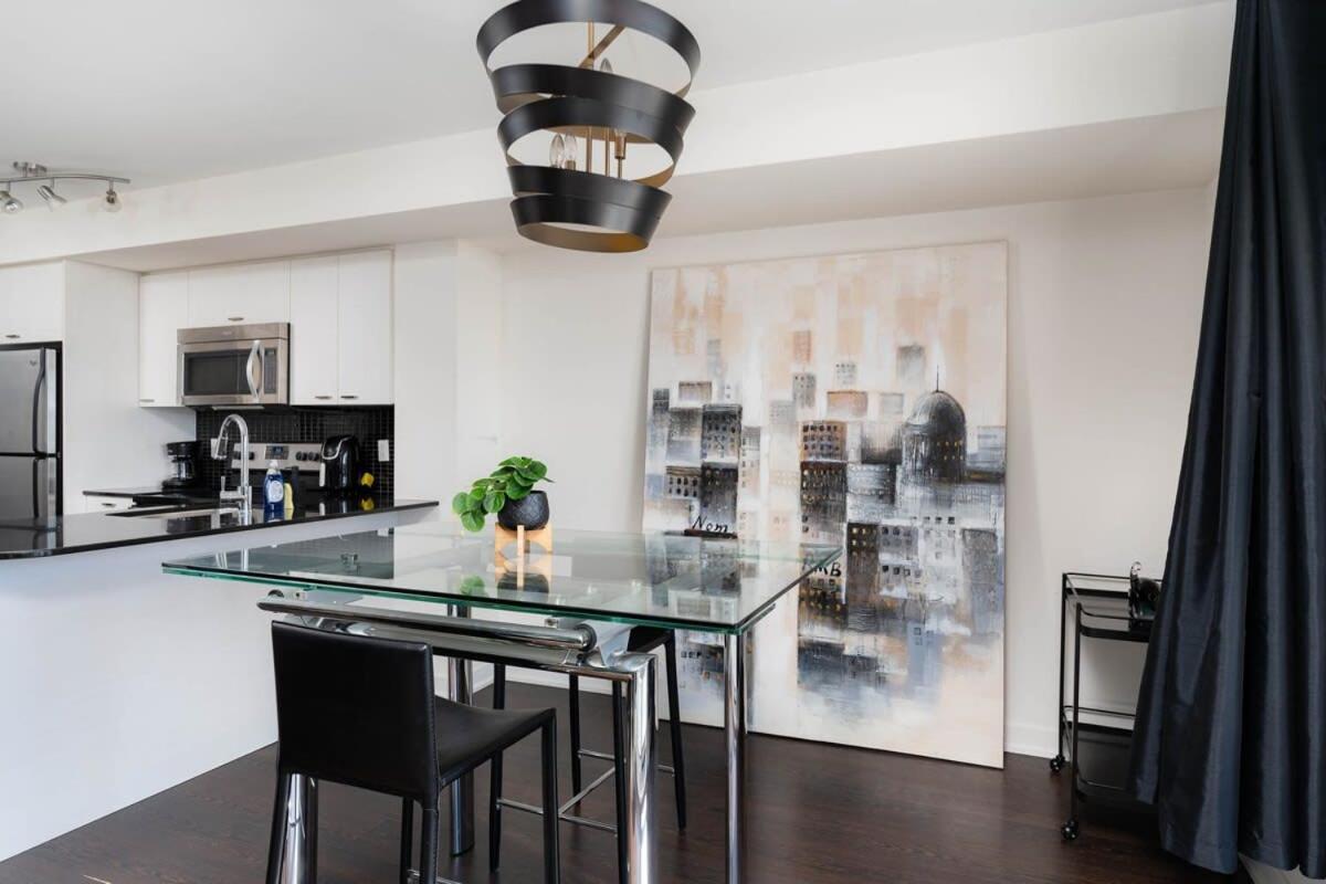Stylish Downtown 99 Walk Score Apartment