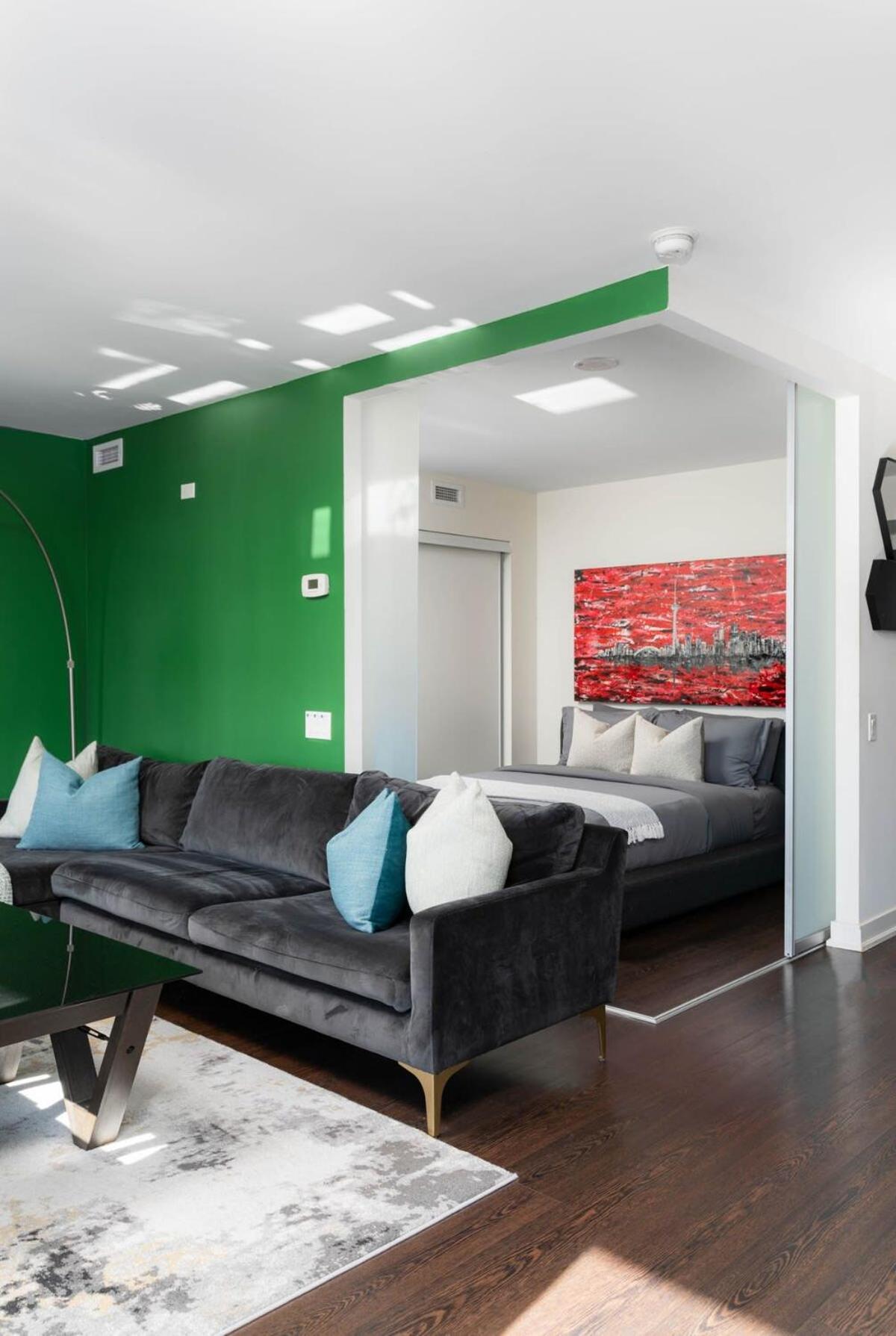 Stylish Downtown 99 Walk Score Apartment Toronto