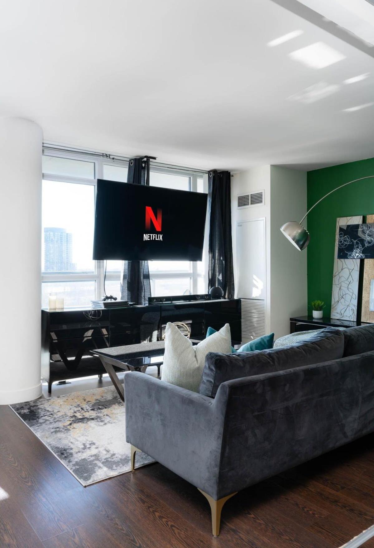 Apartment Stylish Downtown 99 Walk Score