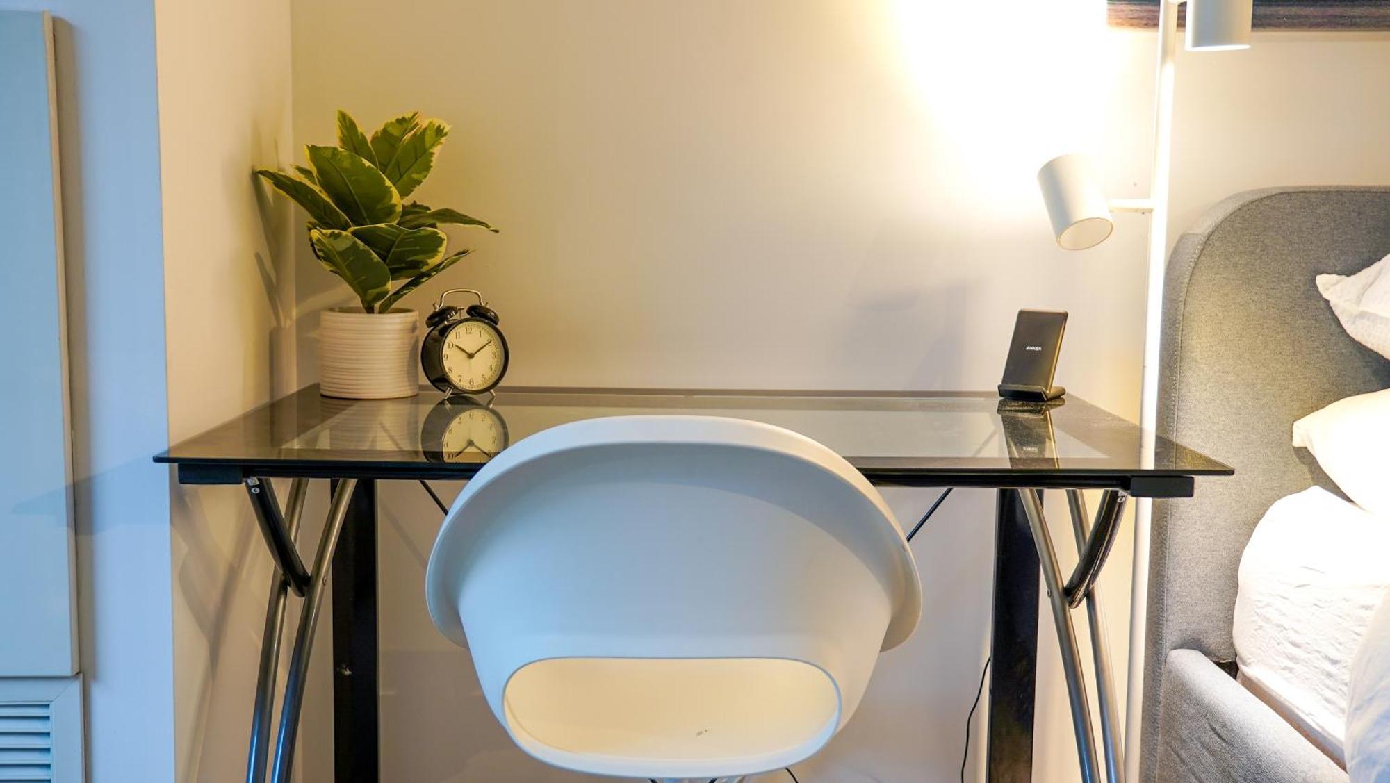Spacious In The Heart Of Downtown * Toronto