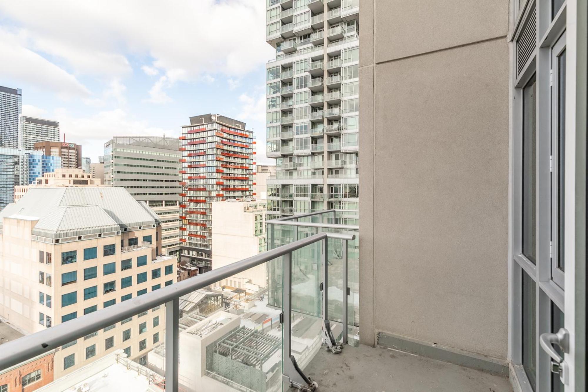 Nobu - Toronto's Entertainment District Apartment